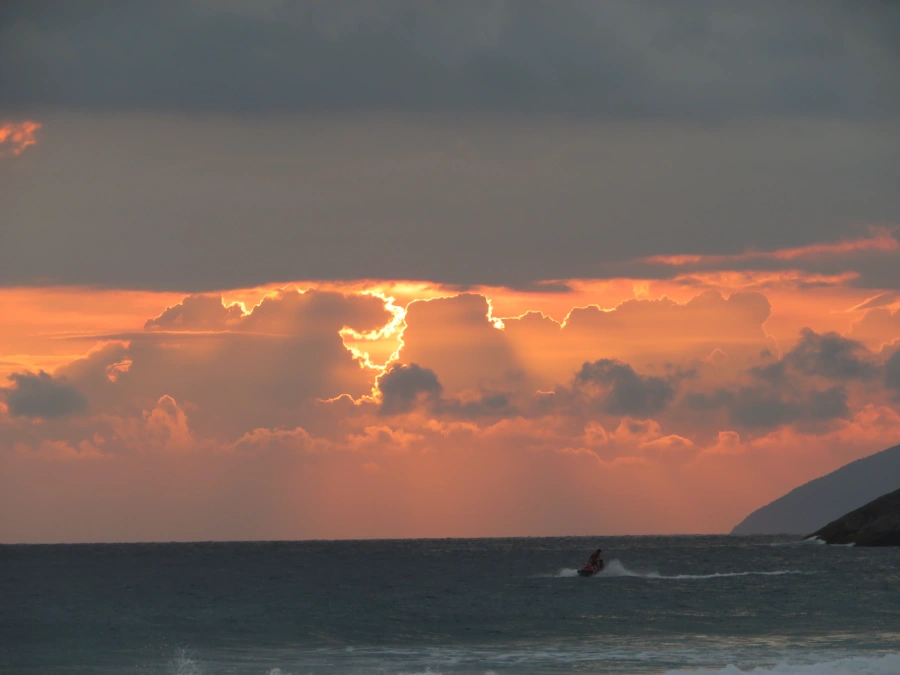 Pôr do sol em Maresias, 29 de dezembro de 2021