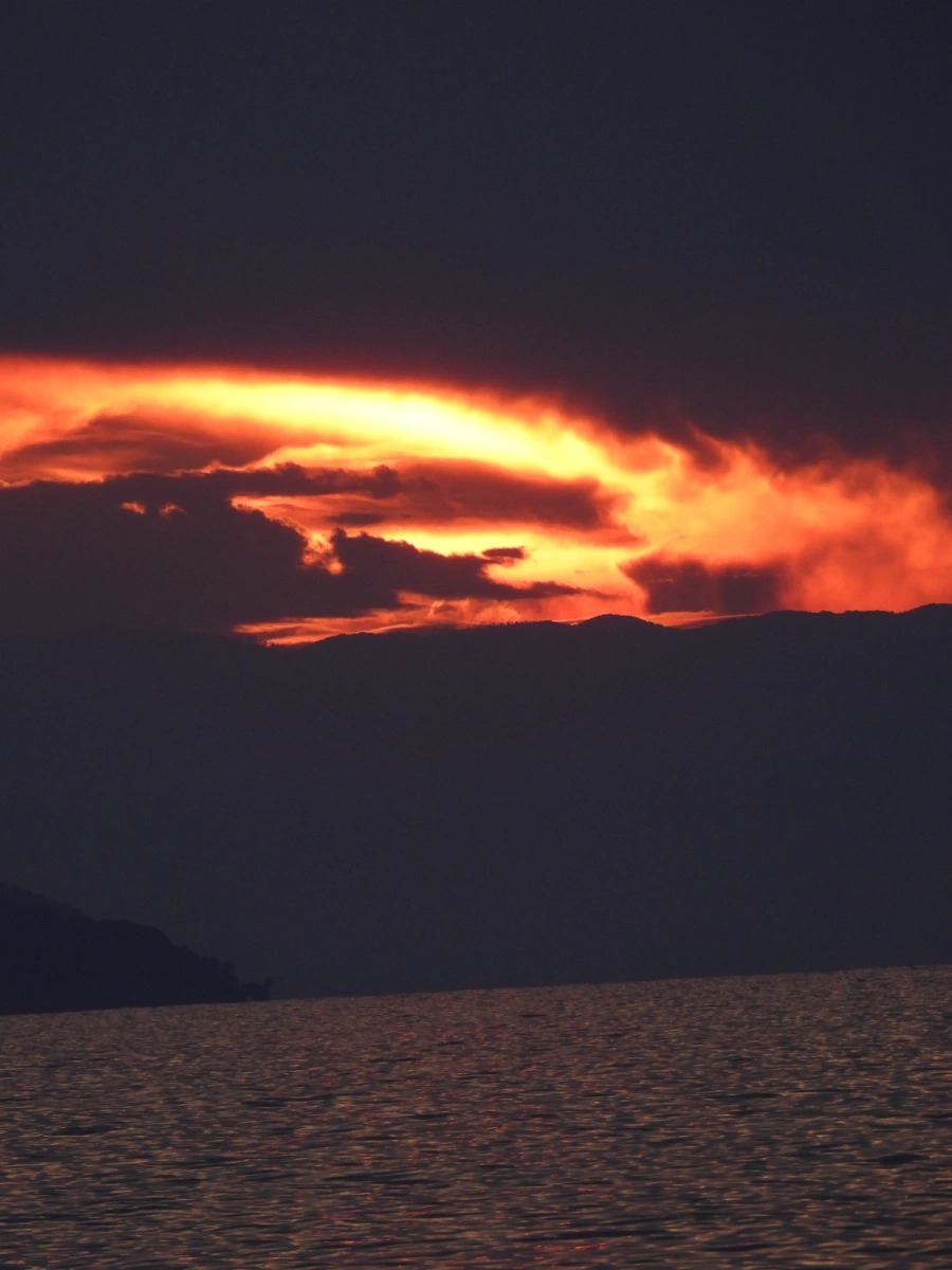Pôr do sol em Maresias, 4 de abril de 2026