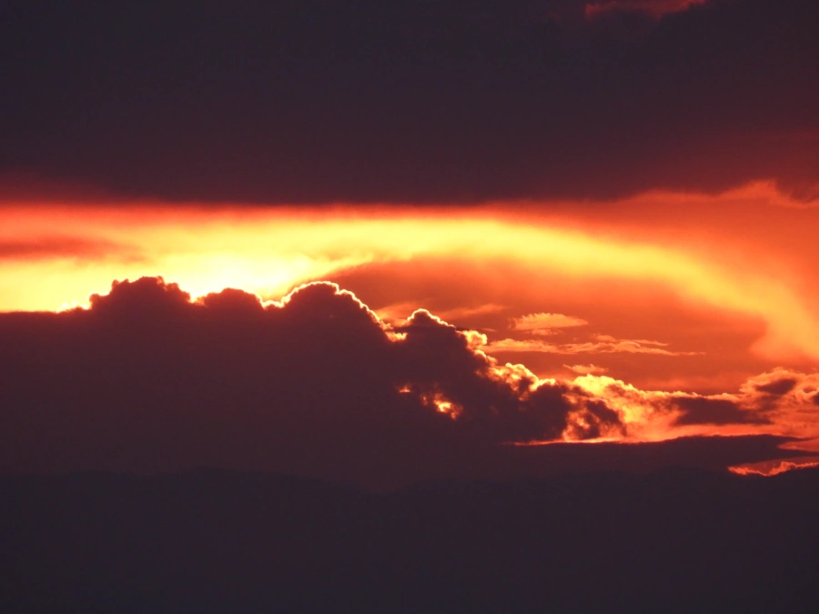 Pôr do sol em Maresias, 4 de abril de 2026